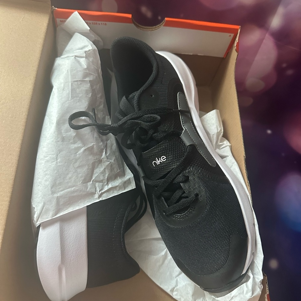 NWT IN-SEASON TRAINER 13